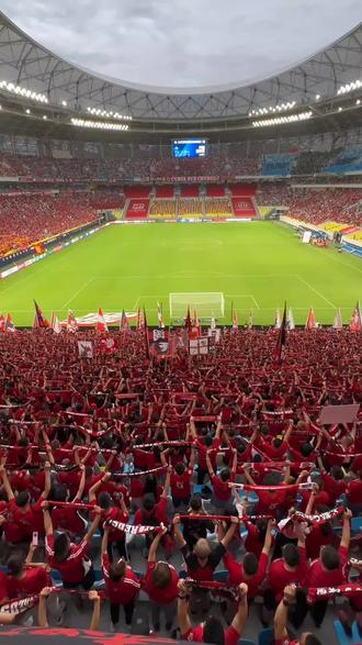 西悉尼流浪者球迷现场助威，激发球队夺冠斗志