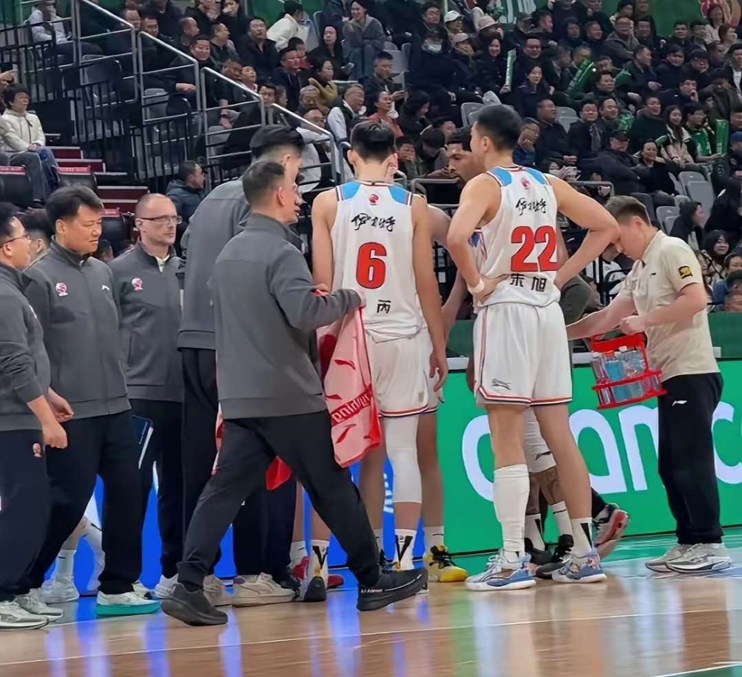 包含新疆队全队表现突出,以惊人优势战胜对手的词条 包含新疆队全队表现突出,以惊人优势战胜对手的词条