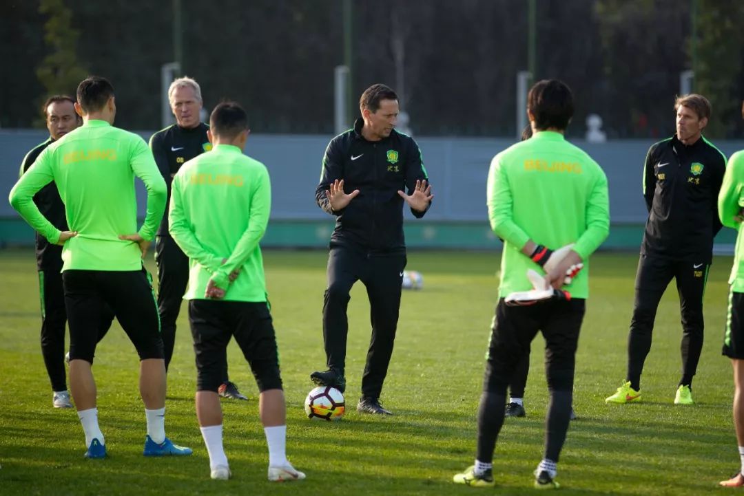 摩尔东将伤愈归队,全力备战下一轮比赛 摩尔东将伤愈归队,全力备战下一轮比赛