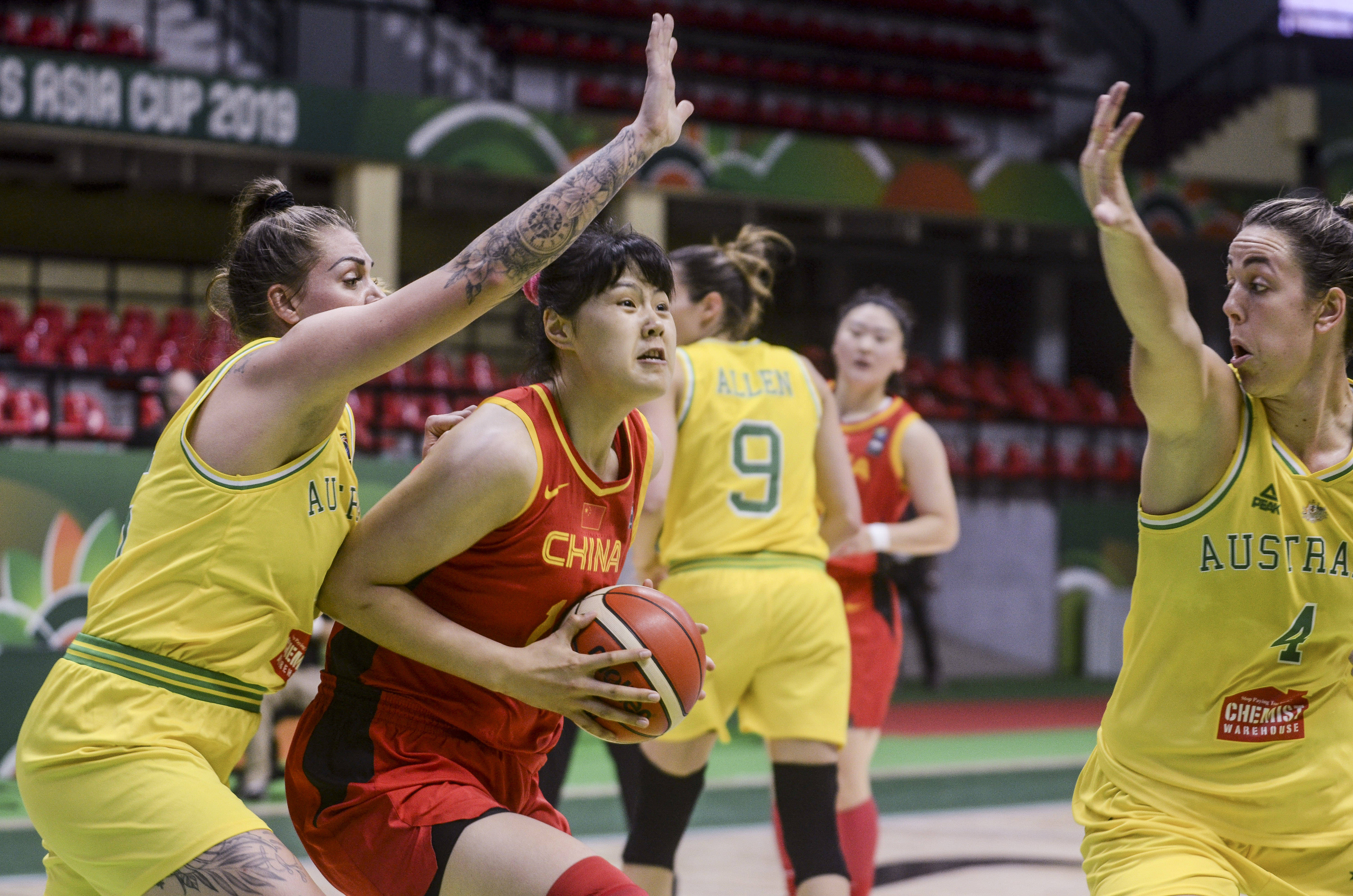 年轻球员表现抢眼,助队击败对手 年轻球员表现抢眼,助队击败对手