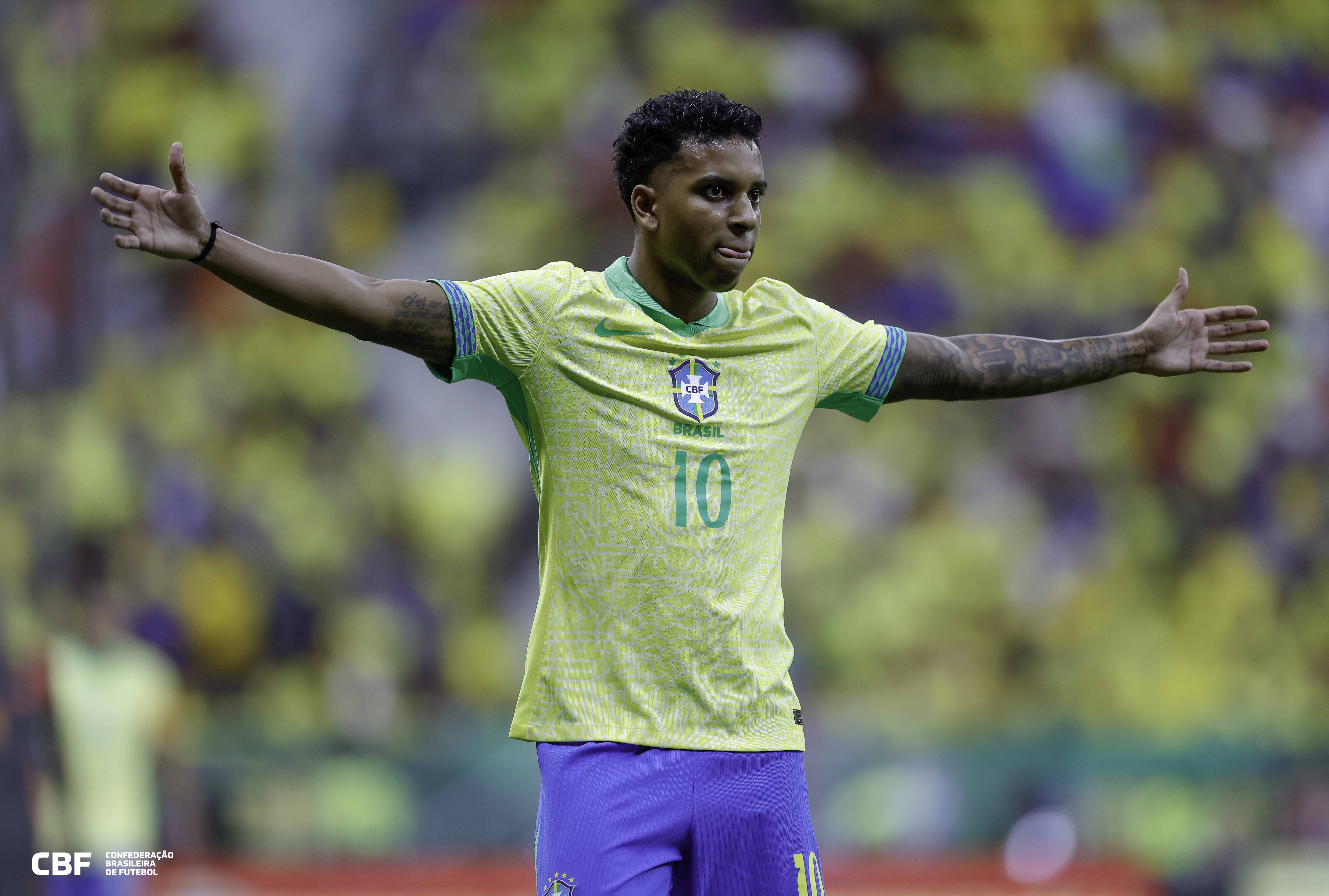 1xbet体育下载-包含巴西代表队备战斗志昂扬争夺头名的词条