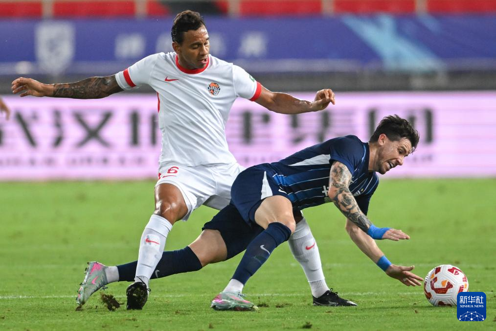 凭借一波武汉三镇，中超成功封盖，现场球迷泪目的简单介绍