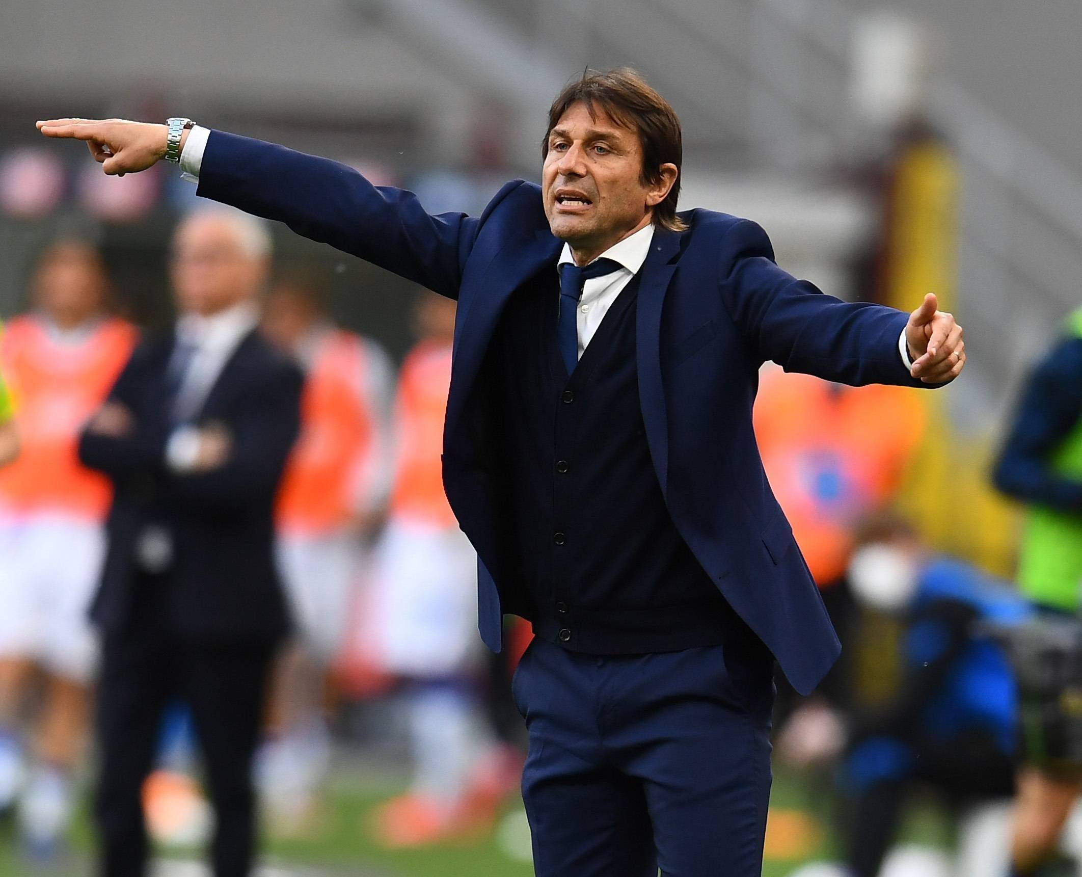 包含锡耶纳门将争夺位置备战英超赛季的词条