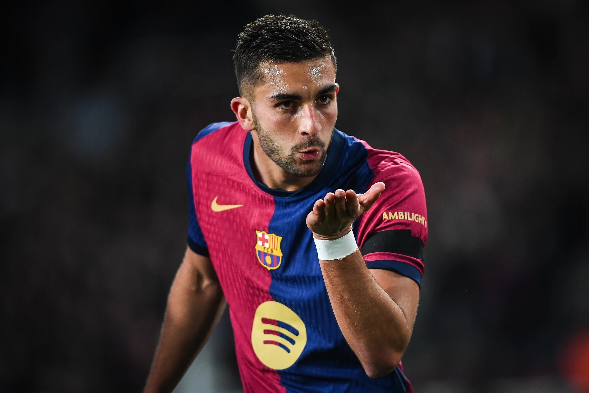 包含巴萨后卫表现抢眼,获得联赛最佳球员评选的词条 包含巴萨后卫表现抢眼,获得联赛最佳球员评选的词条