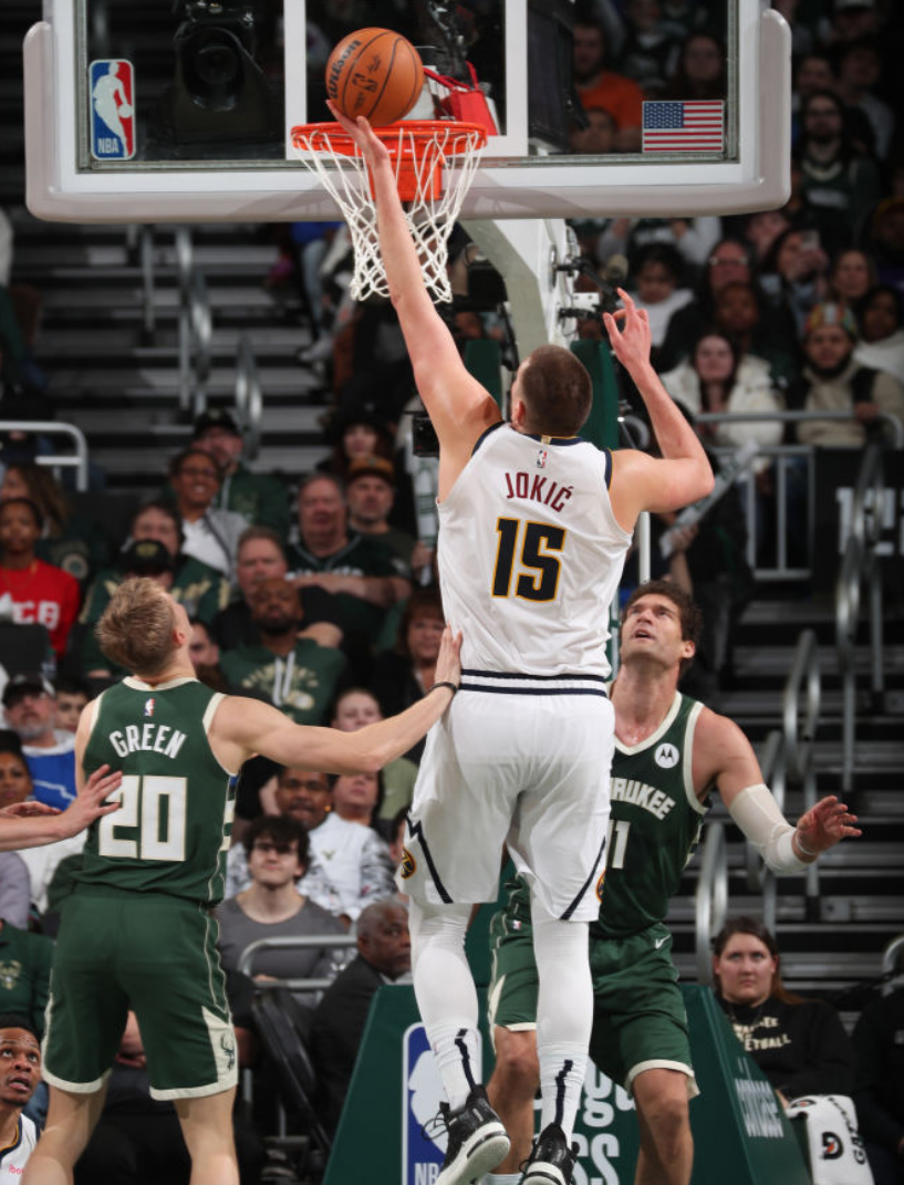 雄鹿战胜国王保持领先 雄鹿战胜国王保持领先