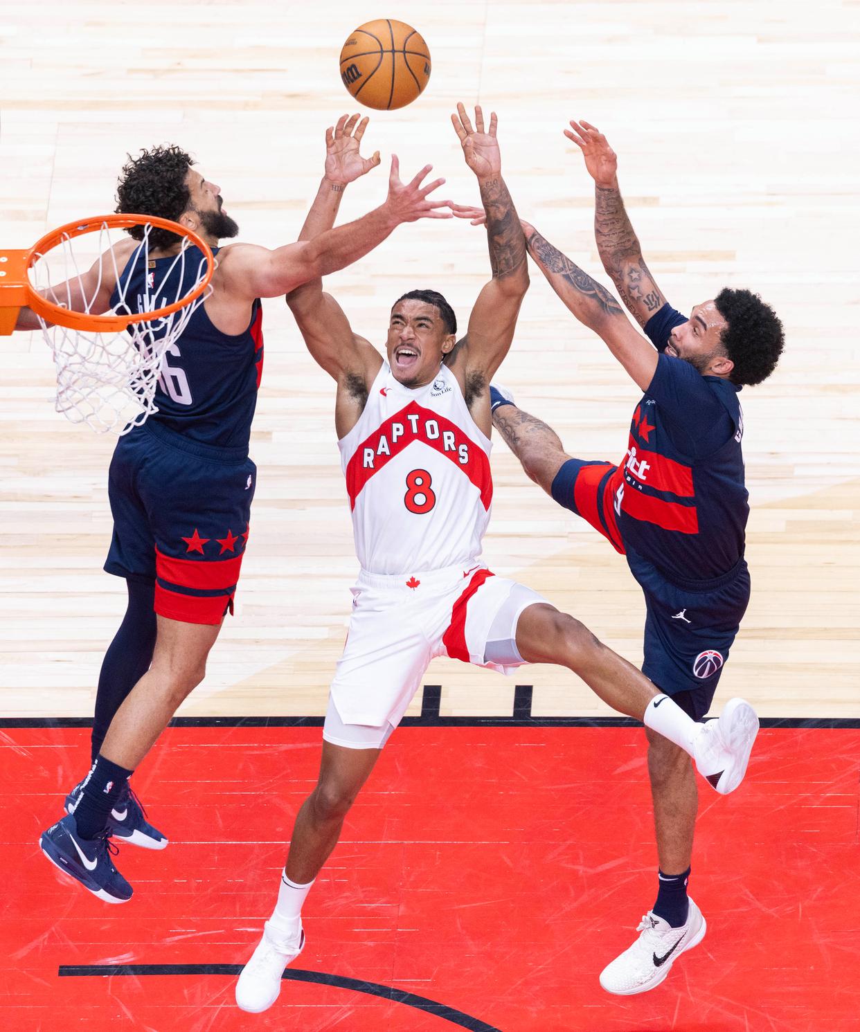 猛龙主场击败奇才再次领先 猛龙主场击败奇才再次领先