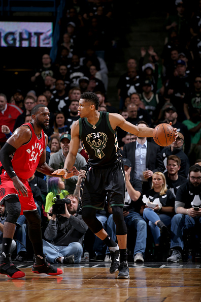 猛龙惨败雄鹿,遭遇两连败 猛龙惨败雄鹿,遭遇两连败