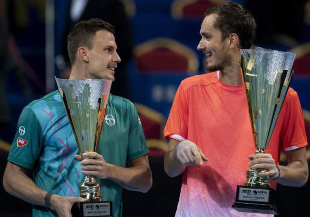 西班牙力克匈牙利,晋级四强的简单介绍 西班牙力克匈牙利,晋级四强的简单介绍