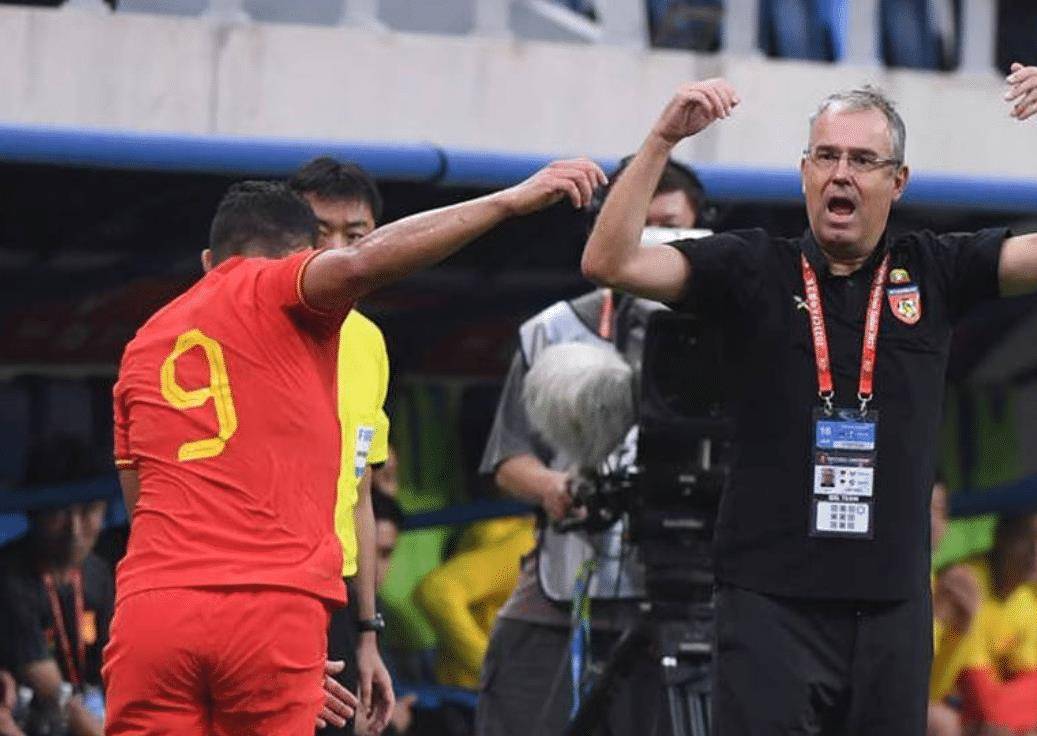 1xbet体育馆-缅甸队主教练表扬球员，展现团队凝聚力