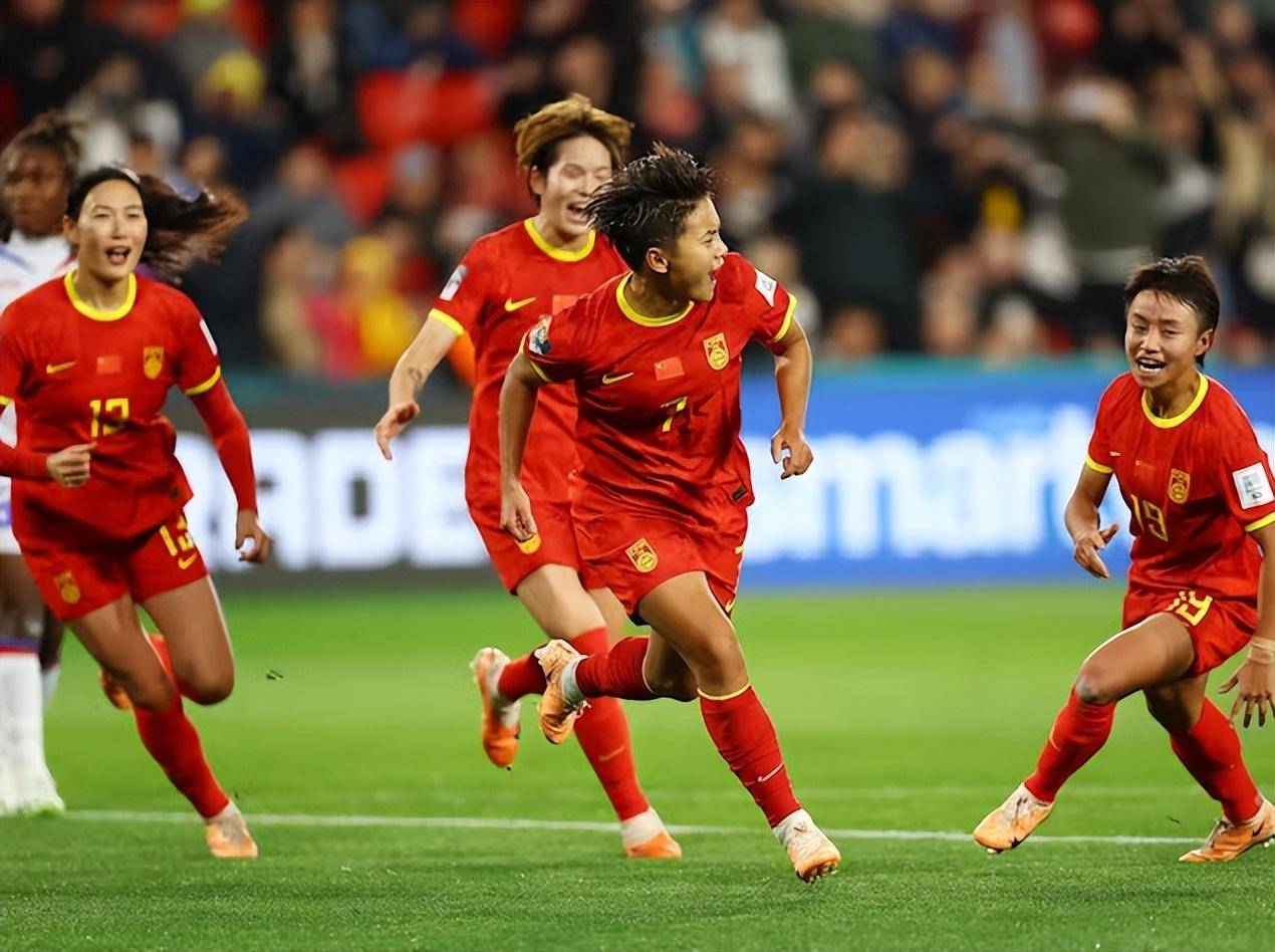 世界杯女足比赛中,运动员们展现出色表现 世界杯女足比赛中,运动员们展现出色表现